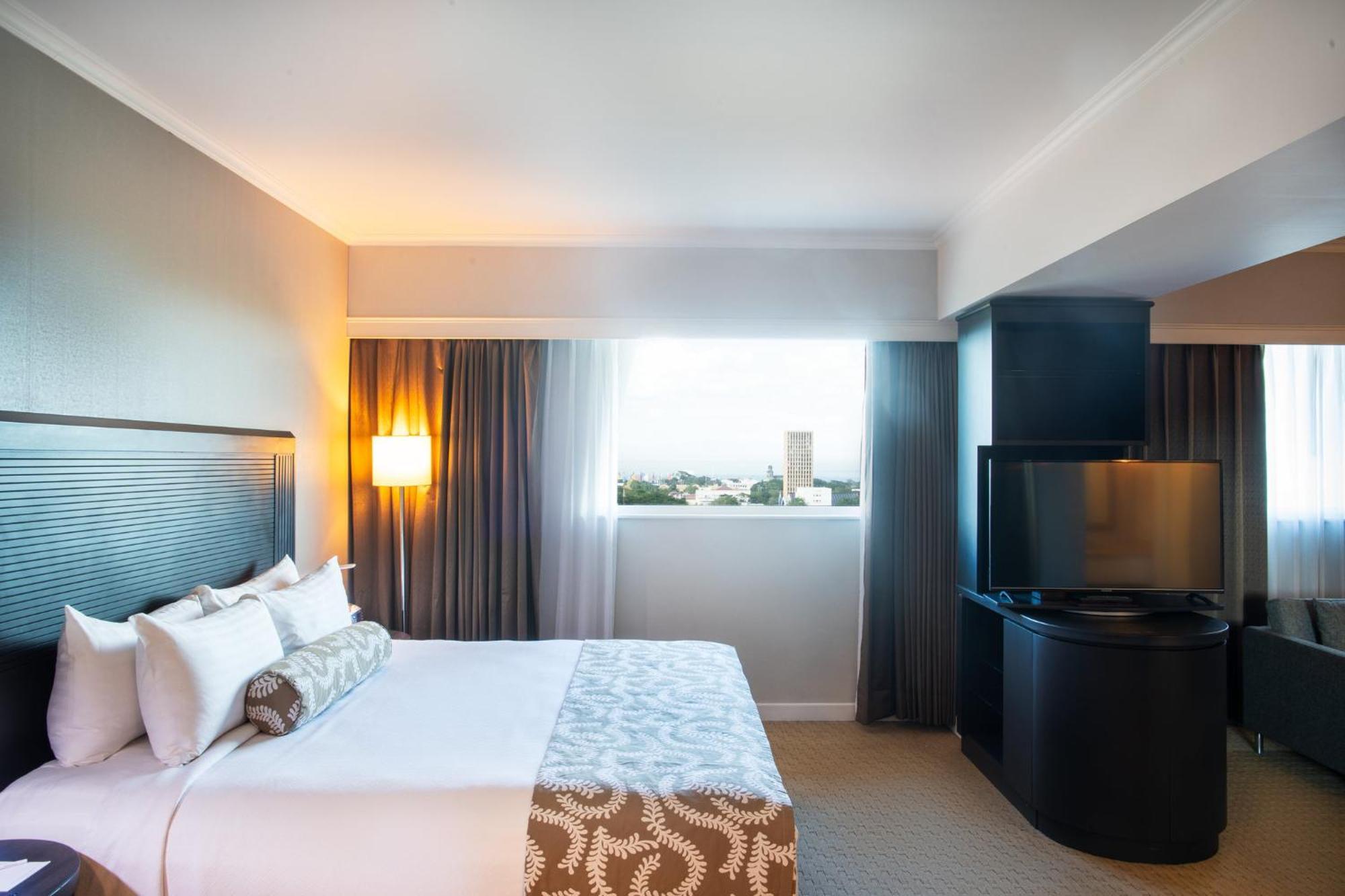 Hotel Crowne Plaza Managua By Ihg Esterno foto